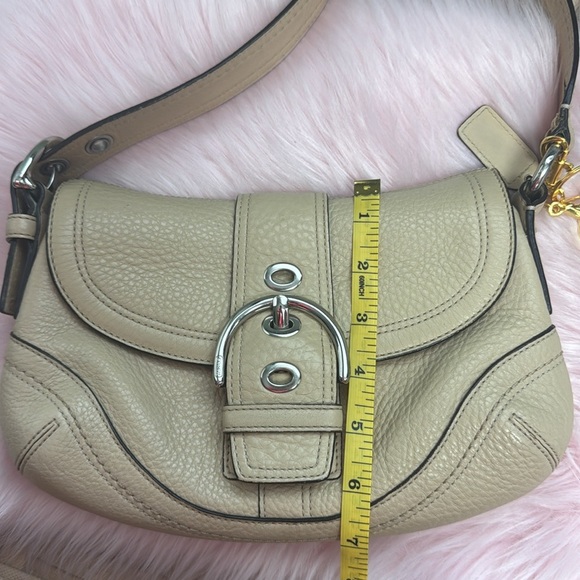 Elegant Cream Leather Coach vintage Soho Shoulder Bag - Picture 9 of 9